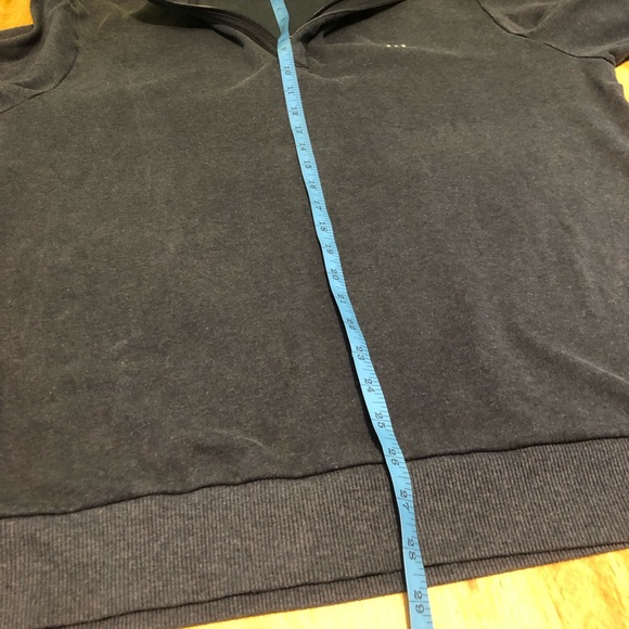 Travis Mathew Navy Blue 1/4 Zip Golf Sweater Mens Size Large Spot On Sleeve - Picture 8 of 13